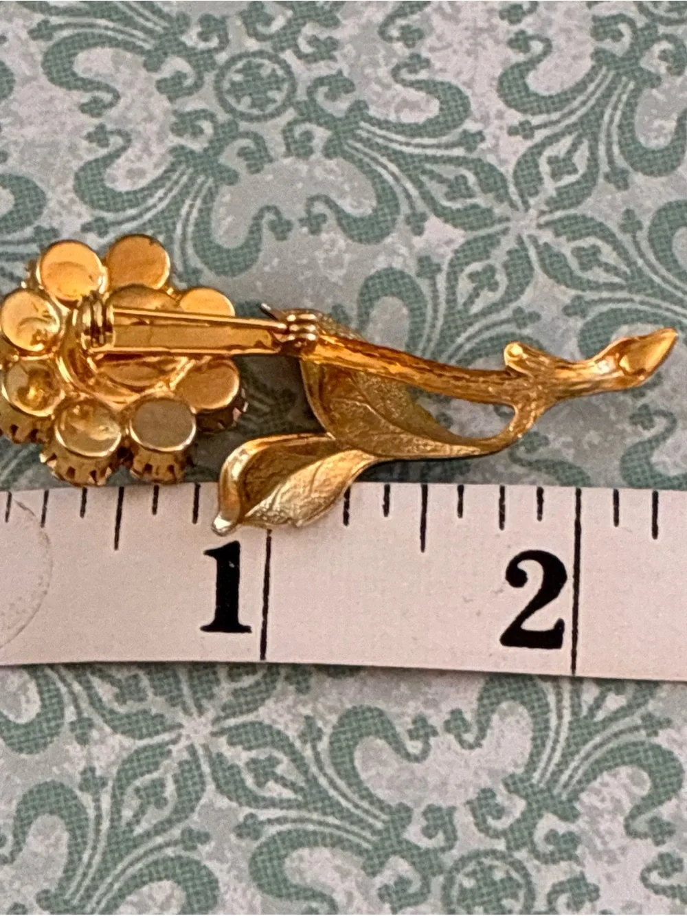 Vintage faceted milk glass flower brooch in gold tone